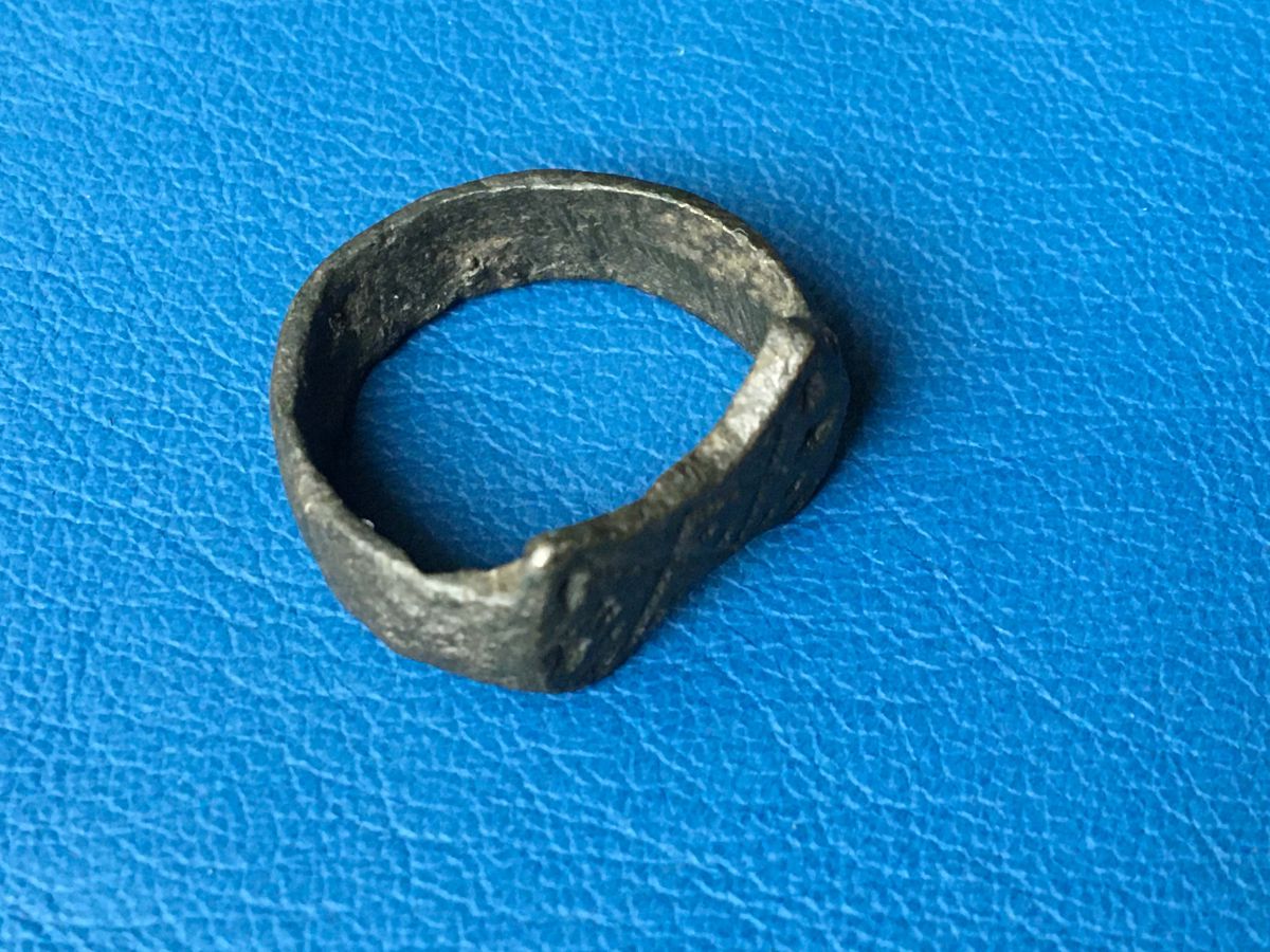 Gotischer Ring mit Rune / Fruchtbarkeit