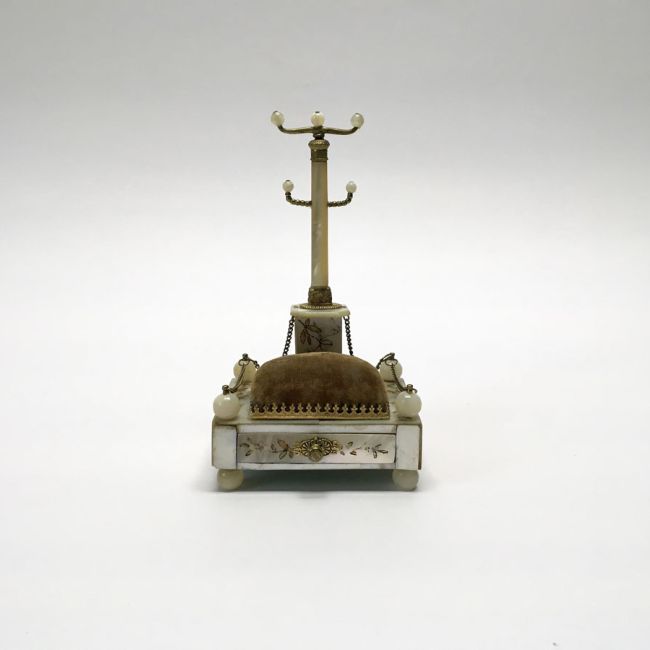 Schmuckständer – Nécessaire aus Perlmutt, 19. Jahrhundert