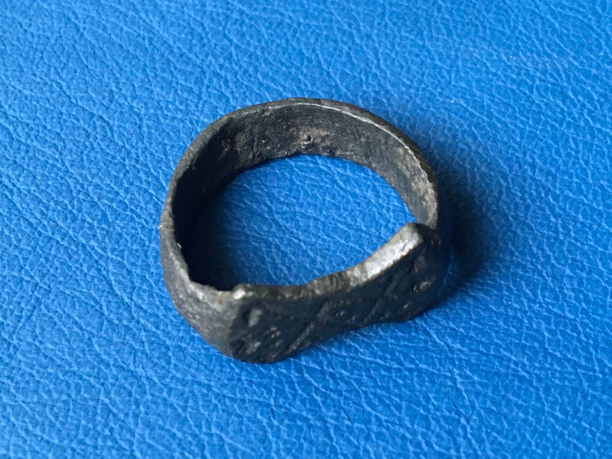 Gotischer Ring mit Rune / Fruchtbarkeit