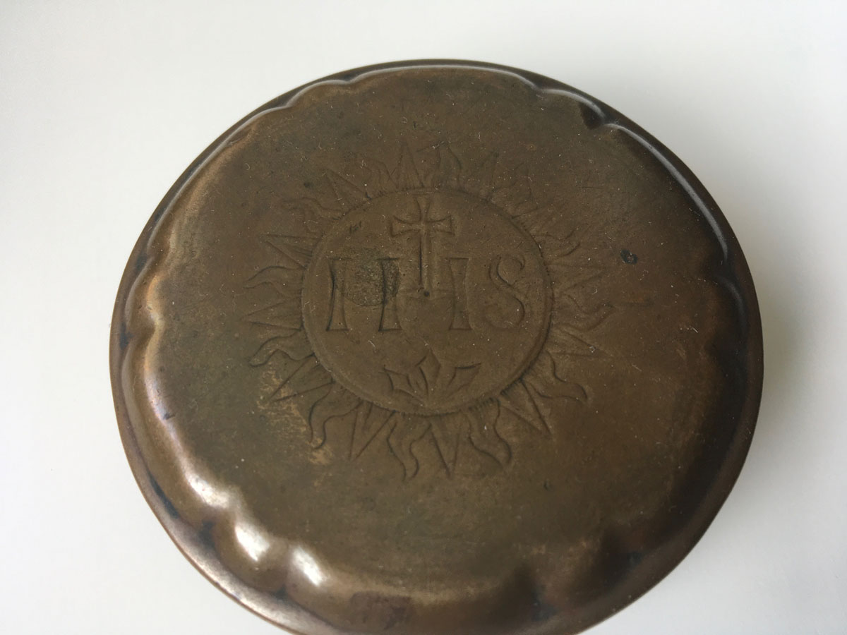 Versehpatene / Hostiendose, feuervergoldet, IHS Christusmonogramm, Barock