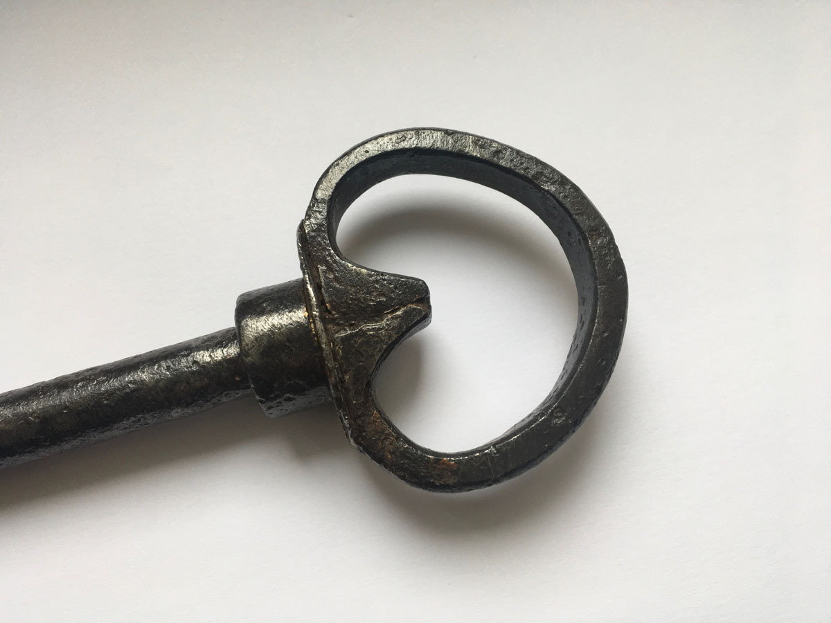 Mittelalterlicher großer Schlüssel aus Eisen