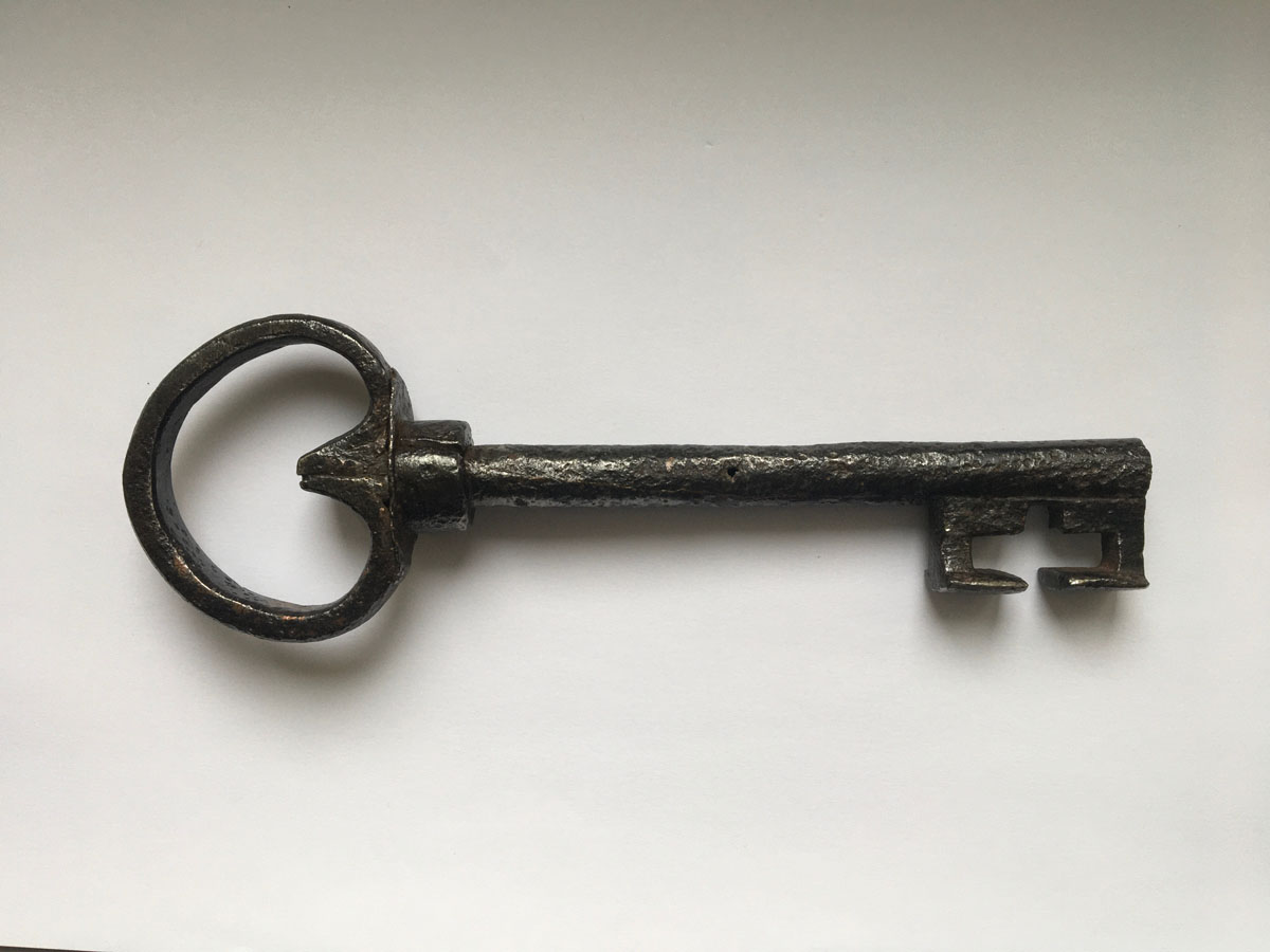 Großer Barock-Schlüssel aus Eisen - LUMINATED