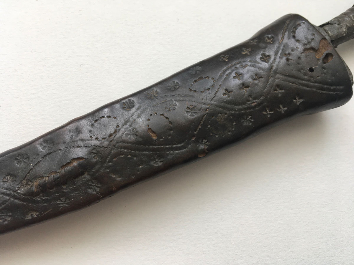 Antikes Jagdmesser / Dolch mit Lederscheide aus 1839, Südtirol, Biedermeier