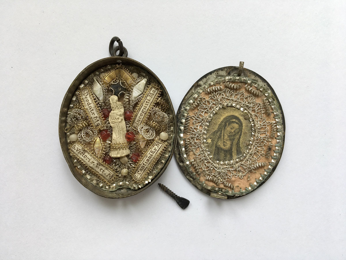 Reliquienkapsel MARIA mit 5 Reliquien - 18. Jahrhundert