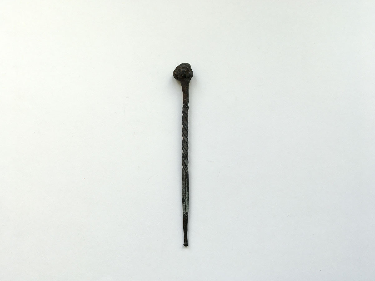 Römische Haarnadel mit Frauenkopf