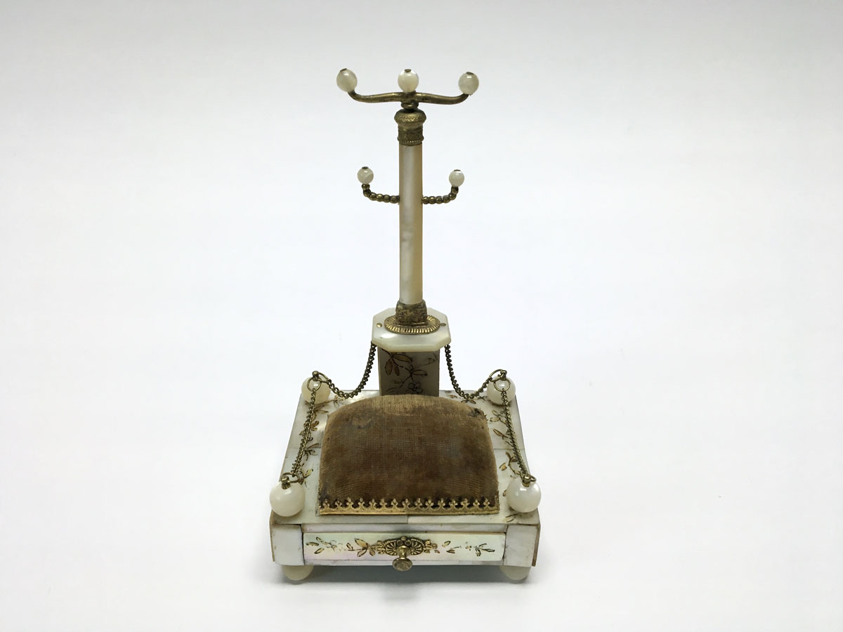 Schmuckständer – Nécessaire aus Perlmutt, 19. Jahrhundert