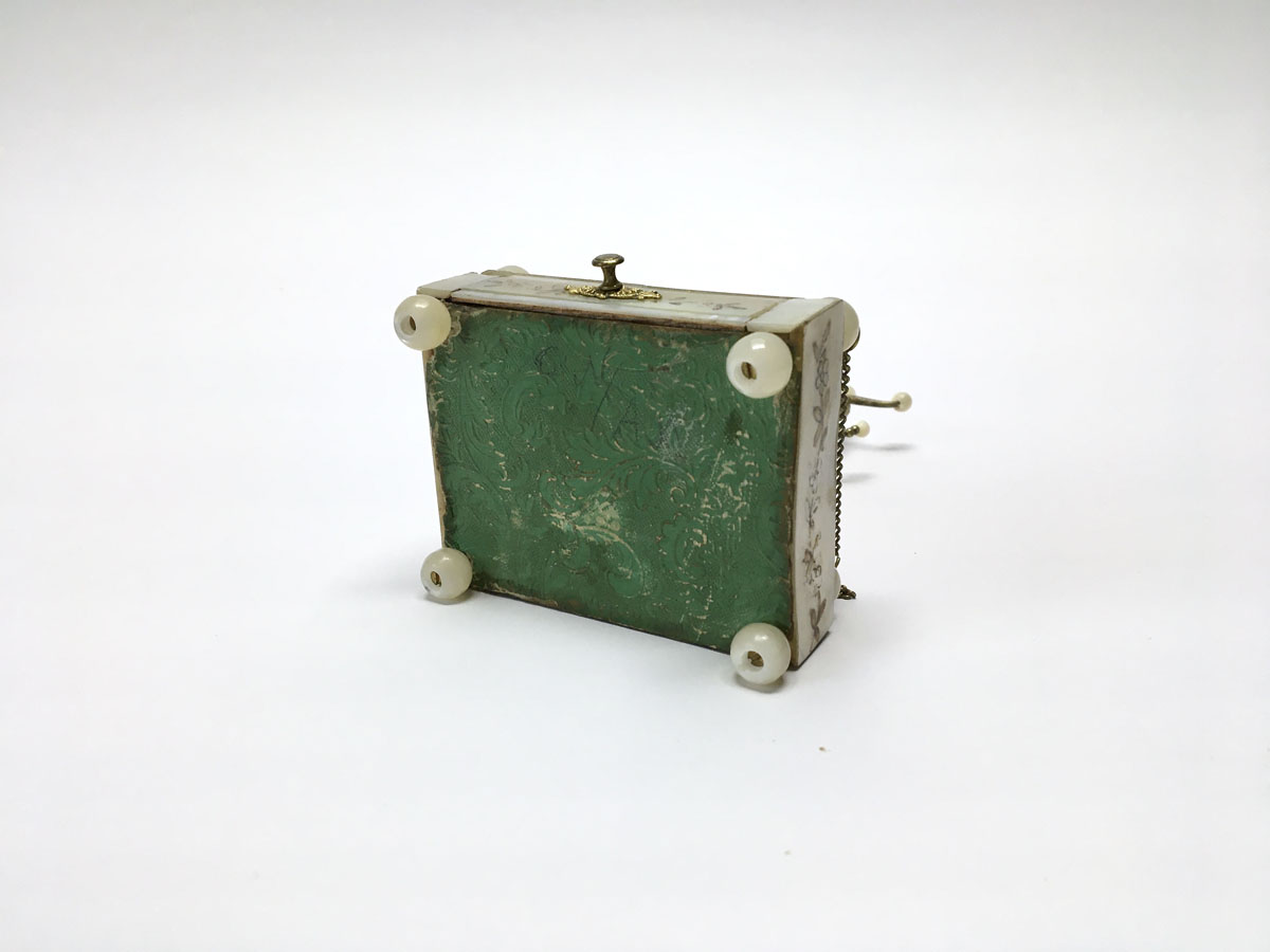 Schmuckständer – Nécessaire aus Perlmutt, 19. Jahrhundert